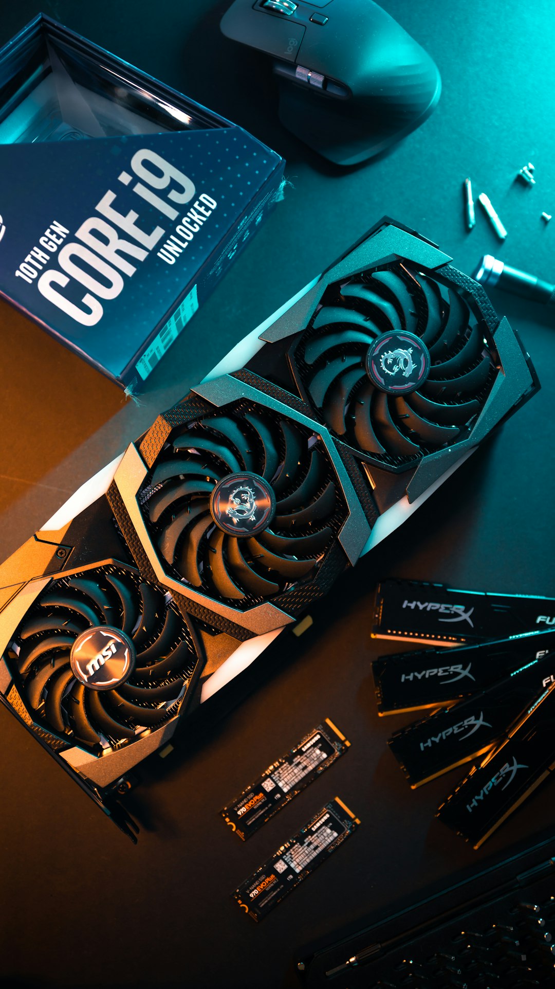 black-and-white-round-ornament-7wcxlbfgmdk